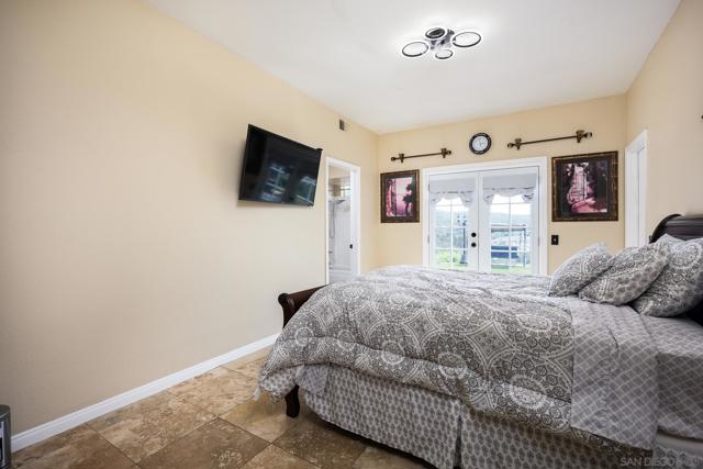 Image 16 of 49 For 457 Silver Shadow Dr
