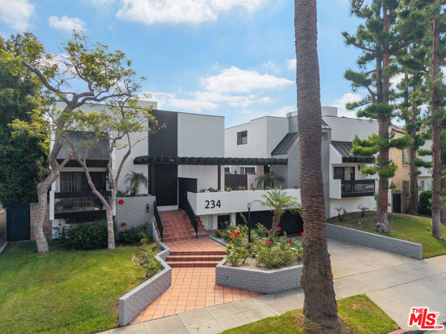 234 S Tower Drive, Beverly Hills CA: https://media.crmls.org/mediaz/f7b138a4-b225-4257-bfeb-676cdaa3e1fa.jpg