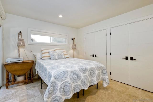 515 S Sierra Ave, Solana Beach CA: https://media.crmls.org/mediaz/f7b14bf5-1716-4e15-90ce-08a59ed4a44e.jpg