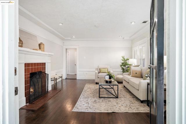 1226 W Elm Street, Stockton CA: https://media.crmls.org/mediaz/f7b1810a-1220-49c2-bb68-19073f5b59ec.jpg