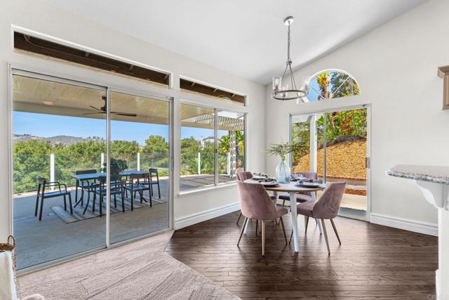 1337 Oak View Way, Escondido CA: https://media.crmls.org/mediaz/f7b1ddc3-e37c-4ed4-9c0b-1b71a75bf738.jpg
