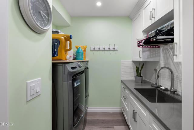 4428 Oakwood Avenue, La Canada Flintridge CA: https://media.crmls.org/mediaz/f7b1e530-c264-4c67-884c-2d512ae5676a.jpg