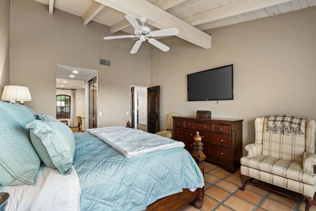 Image 21 of 75 For 40320 Via Entrada