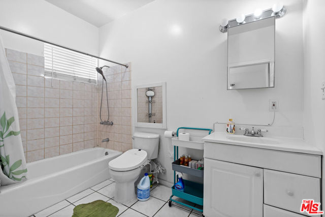 2963 San Marino Street, Los Angeles CA: https://media.crmls.org/mediaz/f7b2b299-1b03-454f-a75a-7838d5e8bee2.jpg