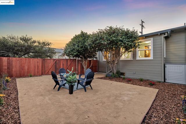 1092 Dwight Way, Berkeley CA: https://media.crmls.org/mediaz/f7b2cd1c-c59c-4d9a-b705-2fc07ad37cb0.jpg