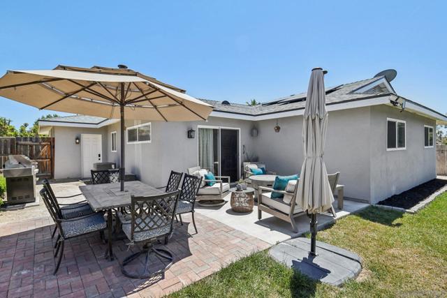 619 Parker St, Oceanside CA: https://media.crmls.org/mediaz/f7b34f50-49ea-4a33-91a3-90266fe2b9da.jpg