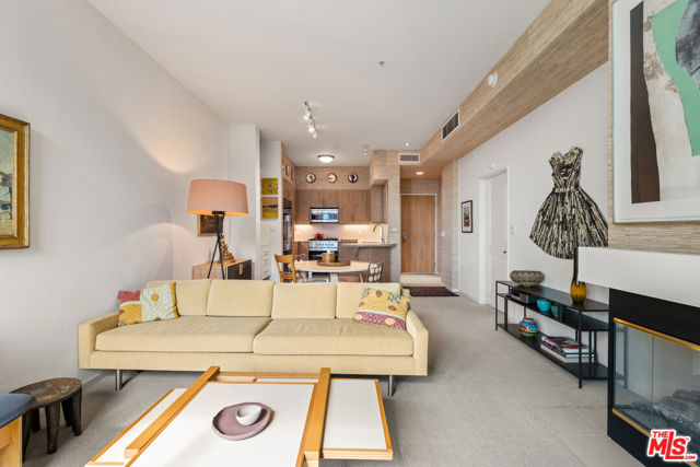 267 S San Pedro Street, Los Angeles CA: https://media.crmls.org/mediaz/f7b3e443-263b-410e-b94f-c7e12622624c.jpg