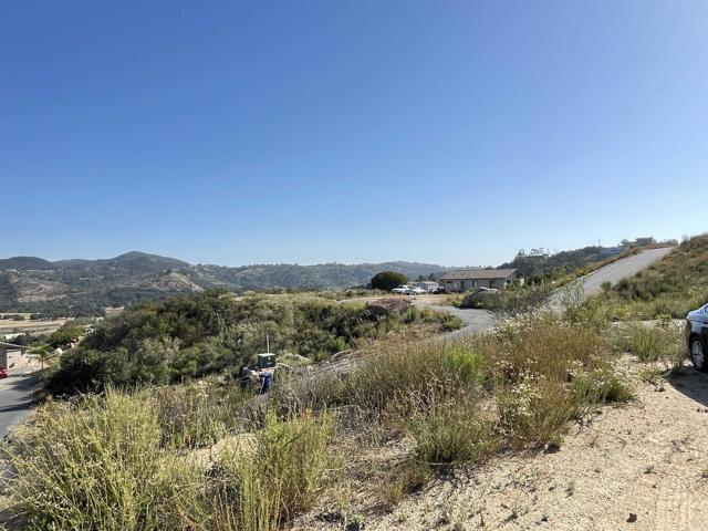 12478 Hillpoint Court, Valley Center CA: https://media.crmls.org/mediaz/f7b41cc0-bdc8-4fa5-8e9a-d261764e99ce.jpg