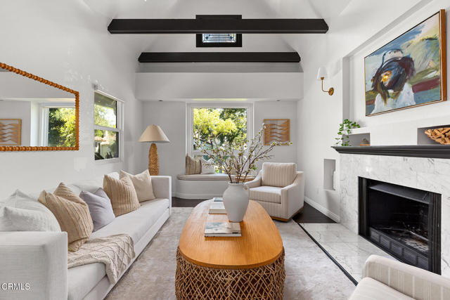 1601 El Rito Avenue, Glendale CA: https://media.crmls.org/mediaz/f7b44e21-5a5a-42fe-b40f-527c15b96f32.jpg