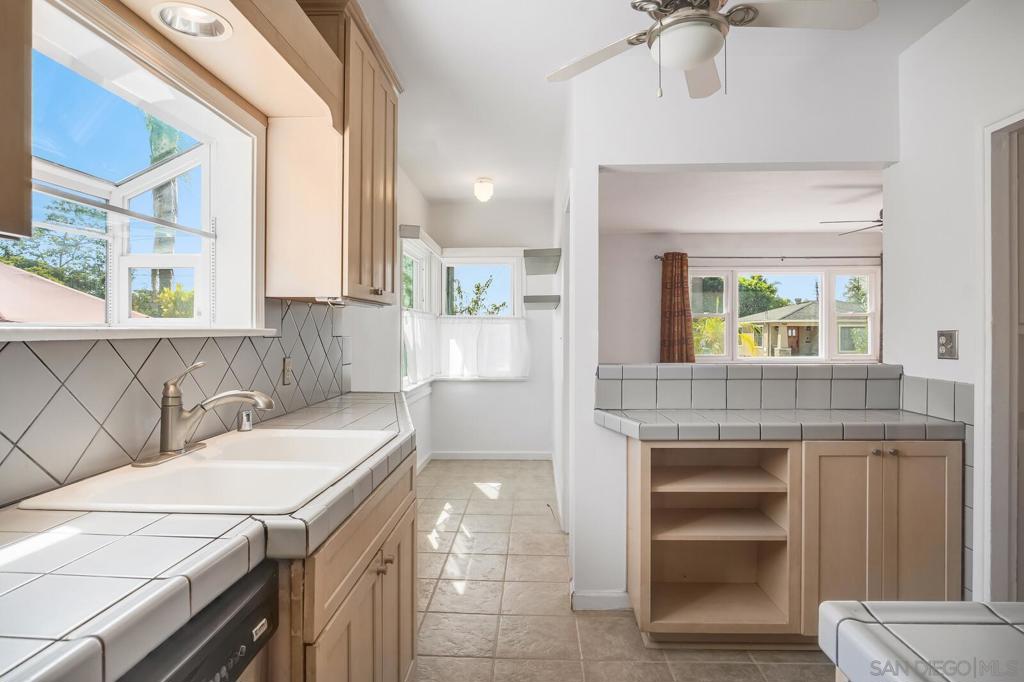 5040 Raymond Place - photo 10