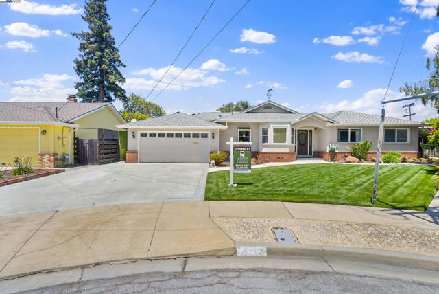 4301 Norris Rd, Fremont CA: https://media.crmls.org/mediaz/f7b58d46-8bd4-4932-85d3-d2657a9befe3.jpg