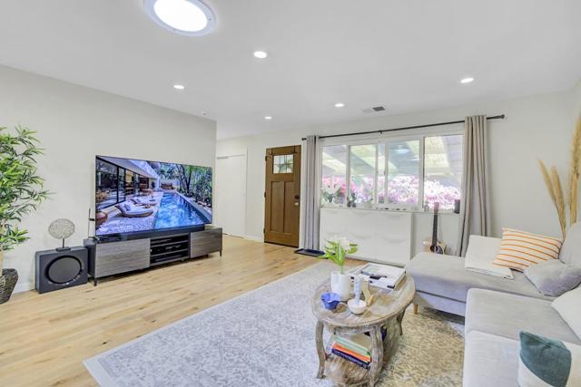 667 Cuesta Drive, Los Altos CA: https://media.crmls.org/mediaz/f7b5a5e5-d23c-441b-95bc-5ac324e725cc.jpg