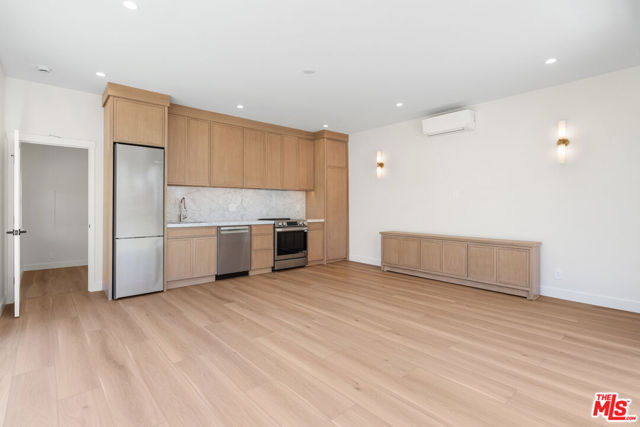 2347 Parnell Avenue, Los Angeles CA: https://media.crmls.org/mediaz/f7b5bbd1-a77d-4f85-8967-42b0d5f184bd.jpg