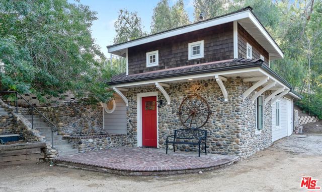 24901 Jim Bridger Road, Hidden Hills CA: https://media.crmls.org/mediaz/f7b6b1cd-a931-4caf-8ba9-9605cffa036f.jpg