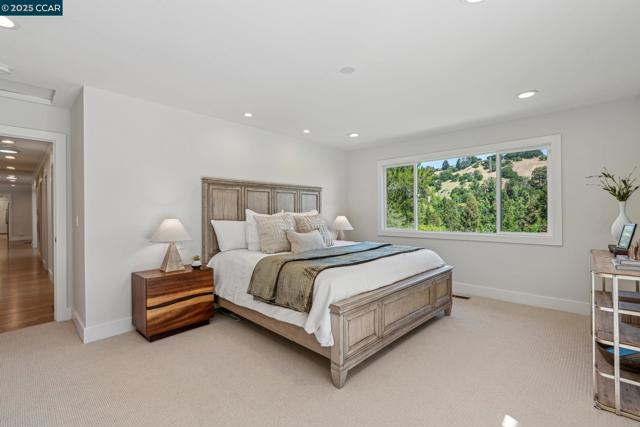 70 Lost Valley Dr, Orinda CA: https://media.crmls.org/mediaz/f7b6c25e-4224-4476-b766-0272cb98e871.jpg