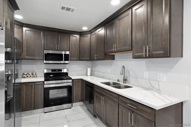 619 Dorothy St, El Cajon CA: https://media.crmls.org/mediaz/f7b6faa5-bf08-4f52-9743-6f935798588c.jpg