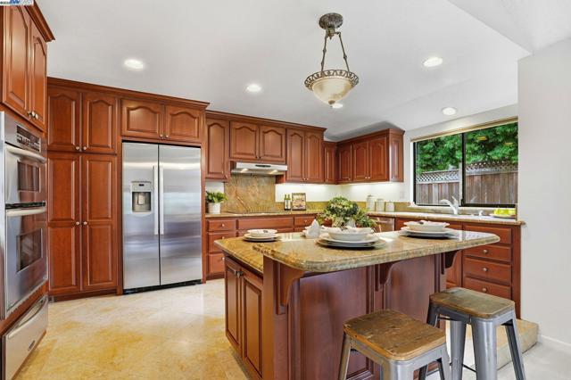 7444 Pecan Court, Pleasanton CA: https://media.crmls.org/mediaz/f7b70f2f-0049-4b50-b2af-7b9a171734a6.jpg