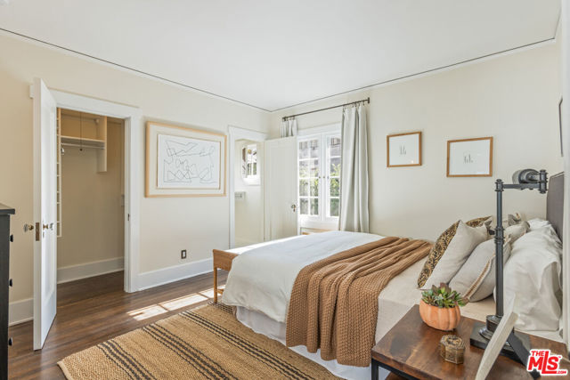 601 S Hudson Avenue, Pasadena CA: https://media.crmls.org/mediaz/f7b7592c-920e-4b67-8bef-21211db4b9d5.jpg