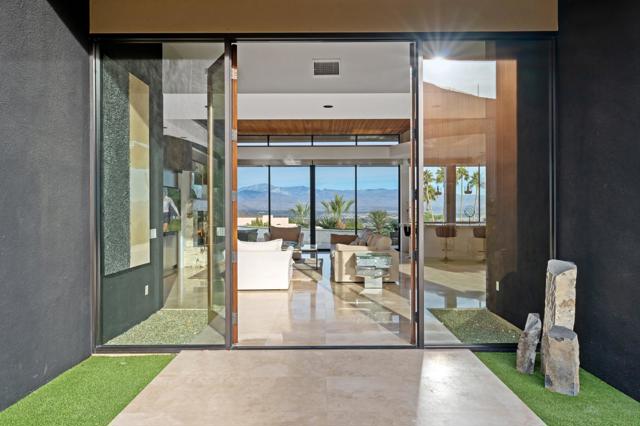 15 Buena Vista Court, Rancho Mirage CA: https://media.crmls.org/mediaz/f7b79fa2-79ab-4c8e-9e44-384bc3bfbee4.jpg