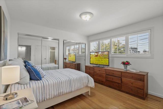 33 Escondido Avenue, San Francisco CA: https://media.crmls.org/mediaz/f7b82d84-5b87-421d-89e8-71f6345dd7e5.jpg
