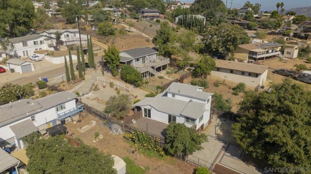 8545 Gardena Rd, Lakeside CA: https://media.crmls.org/mediaz/f7b8889d-09a6-4332-bde8-97530e29754b.jpg