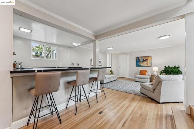 1057 Arlington Blvd, El Cerrito CA: https://media.crmls.org/mediaz/f7b8a593-fcfb-4236-b4a8-66eaf50b47fb.jpg