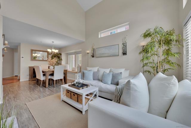 632 Paseo Rio, Vista CA: https://media.crmls.org/mediaz/f7b8a672-e066-4c47-b4f8-97389fd87d91.jpg