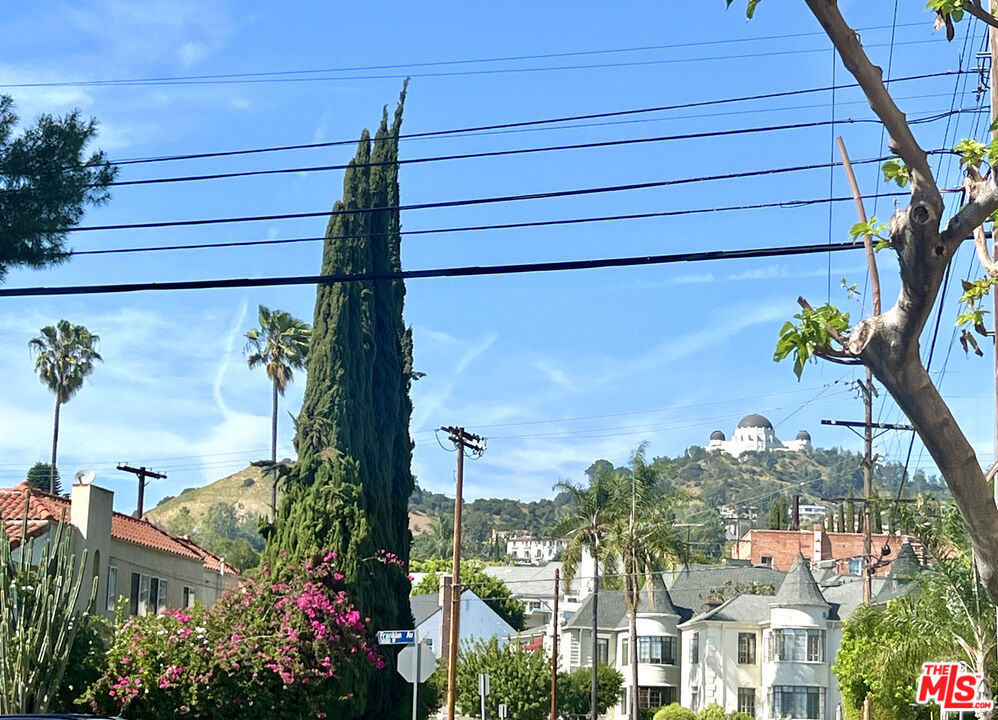 https://media.crmls.org/mediaz/f7b983a5-a565-4981-8557-97e062ee7041.jpg?preset=X-Large