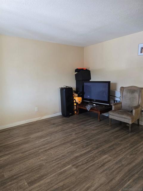 340 W 15Th Ave, Escondido CA: https://media.crmls.org/mediaz/f7ba199b-705f-4250-a411-9019c33870bc.jpg