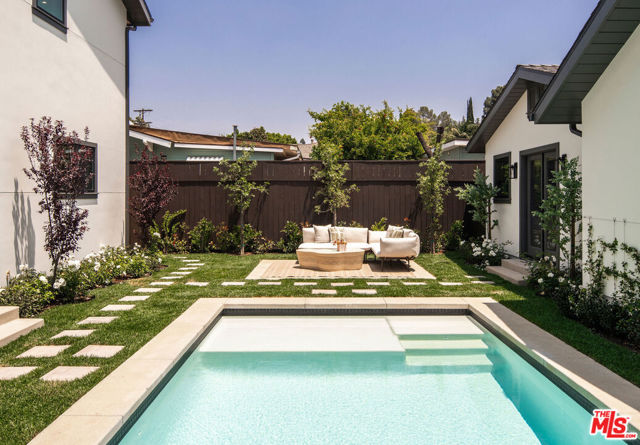 1456 Hepner Avenue, Los Angeles CA: https://media.crmls.org/mediaz/f7ba6c65-077d-4528-8163-4789eb19beb5.jpg