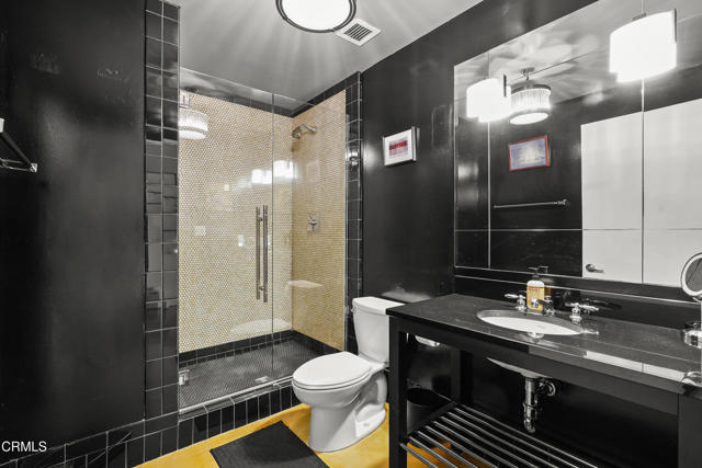 849 S Broadway, Los Angeles CA: https://media.crmls.org/mediaz/f7ba8c9b-104a-453f-8bea-0b8c78640fb3.jpg