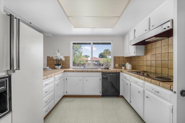 10407 Vista Knoll Boulevard, Cupertino CA: https://media.crmls.org/mediaz/f7bb1a70-3c3f-4d70-bde4-959692825102.jpg