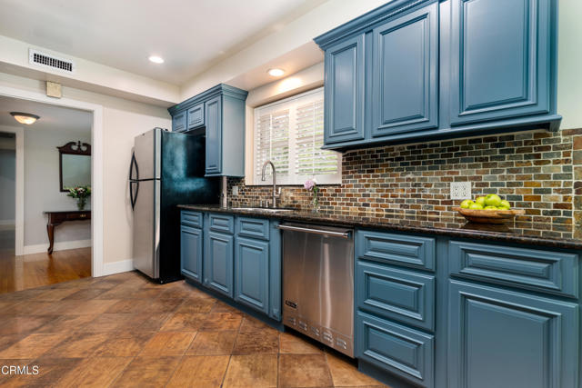 Detail Gallery Image 17 of 55 For 4402 El Camino Corto, La Canada Flintridge,  CA 91011 - 4 Beds | 3 Baths