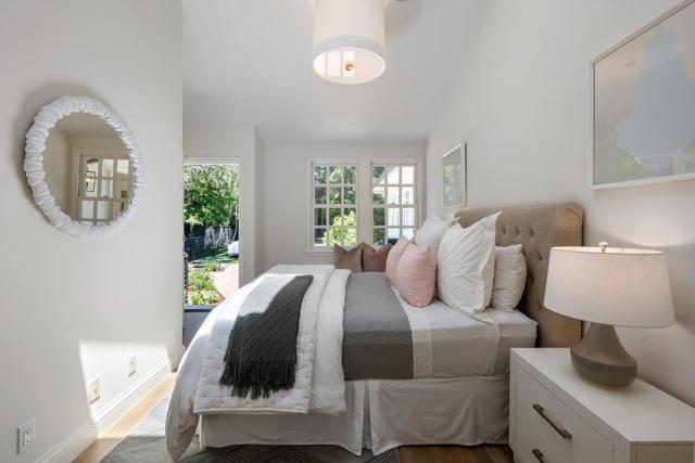 130 Stonehedge Road, Hillsborough CA: https://media.crmls.org/mediaz/f7bba42a-d927-401f-989a-5cfcaeb27eeb.jpg