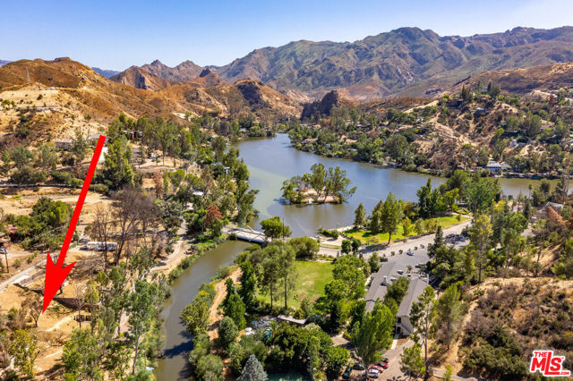 2344 Laguna Circle Drive, Agoura CA: https://media.crmls.org/mediaz/f7bc0d1c-1a89-4a32-a072-440edcb4e10e.jpg