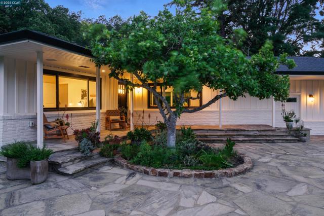 3363 Springhill Rd, Lafayette CA: https://media.crmls.org/mediaz/f7bc1a64-dad9-4af5-87e1-a39a35fad8bc.jpg