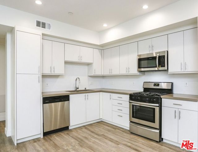 744 Hartford Avenue, Los Angeles CA: https://media.crmls.org/mediaz/f7bd0097-ce9e-494c-89fb-0f023bb9e9f6.jpg