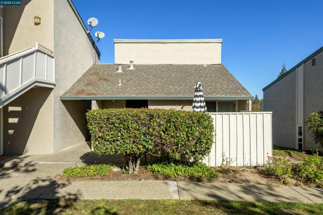 2420 Pleasant Hill Rd, Pleasant Hill CA: https://media.crmls.org/mediaz/f7bd2452-e058-4aae-9d94-256787afde64.jpg