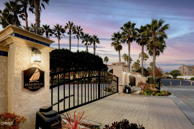 4229 Harbour Island Lane, Oxnard CA: https://media.crmls.org/mediaz/f7bd2ecc-38ab-43c9-b76c-28702ff6ca35.jpg