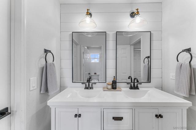 2169 Corte San Simeon, Chula Vista CA: https://media.crmls.org/mediaz/f7bd4e4d-cb6c-49a9-9a68-4caa6239e8f2.jpg