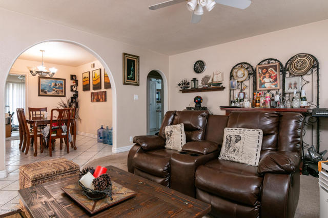 733 N M Street, Oxnard CA: https://media.crmls.org/mediaz/f7bd9518-0d5e-4516-a54b-70c07f30d0ac.jpg