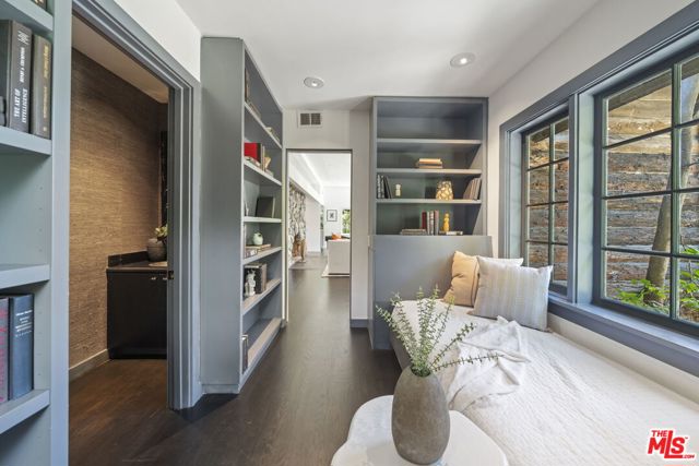 3 Latimer Road, Santa Monica CA: https://media.crmls.org/mediaz/f7bdf69c-4d3c-4c47-a141-f965bcafaff6.jpg
