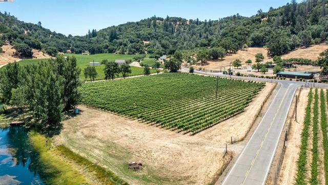 5281 Chiles Pope Valley Rd,  CA: https://media.crmls.org/mediaz/f7be057d-27a7-4cb7-8ebc-c848f8003c44.jpg