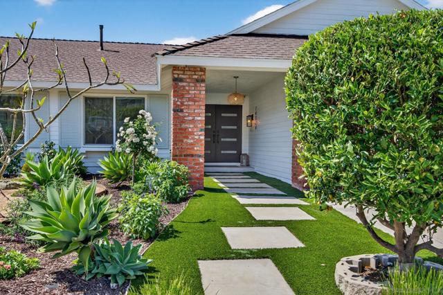 14224 Recuerdo Dr, San Diego CA: https://media.crmls.org/mediaz/f7be9669-eb1a-4d73-b60e-2f54e95b9869.jpg