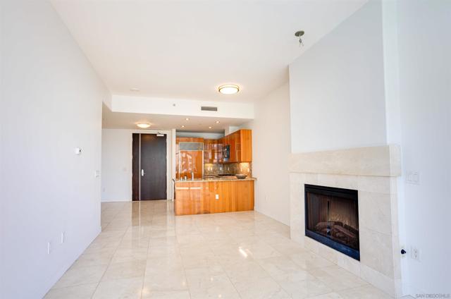 550 Front St, San Diego CA: https://media.crmls.org/mediaz/f7beb141-2c8e-48e4-9568-5b8b9f5cf21c.jpg