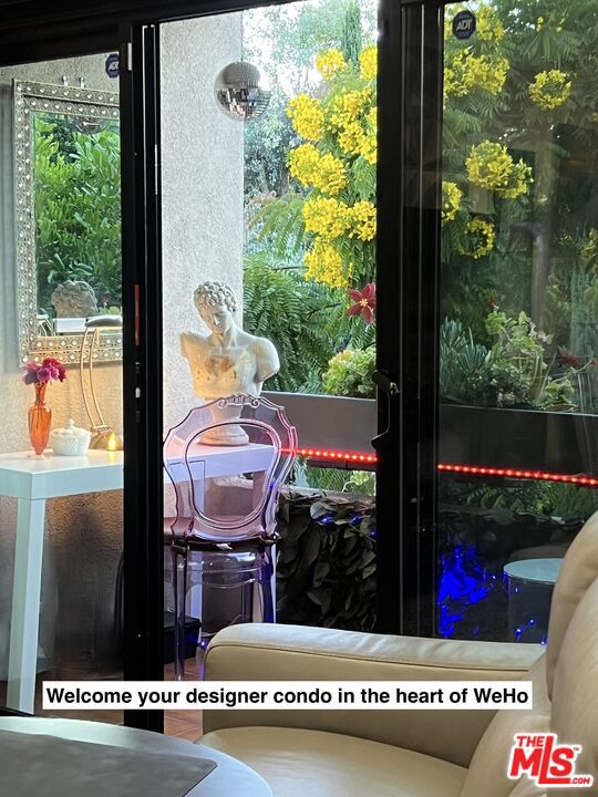 950 N Kings Road, West Hollywood CA: https://media.crmls.org/mediaz/f7bec9e3-39a8-4315-a214-3dc0be20a577.jpg