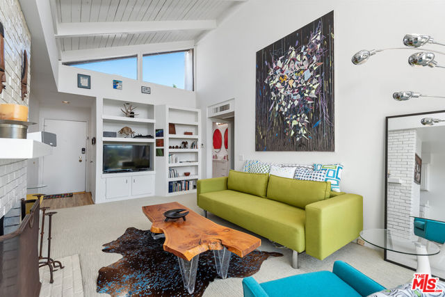 1340 S Beverly Glen Boulevard, Los Angeles CA: https://media.crmls.org/mediaz/f7bf001a-d72a-49f6-94be-050140516be5.jpg
