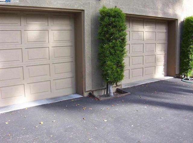 2000 Canyon Woods Dr, San Ramon CA: https://media.crmls.org/mediaz/f7bf068f-df30-4ae0-ba34-67f194a8cfb4.jpg