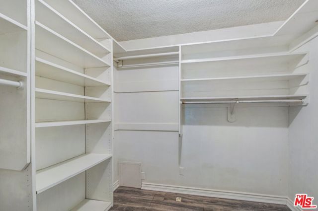 7731 Oak Park Avenue, Lake Balboa CA: https://media.crmls.org/mediaz/f7bf1073-4b30-4a98-8c54-a61530f35ec4.jpg