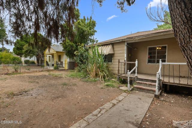 17917 Burbank Boulevard, Encino CA: https://media.crmls.org/mediaz/f7bfc6a2-0e4b-4ec2-8e34-76bdcdc7c666.jpg